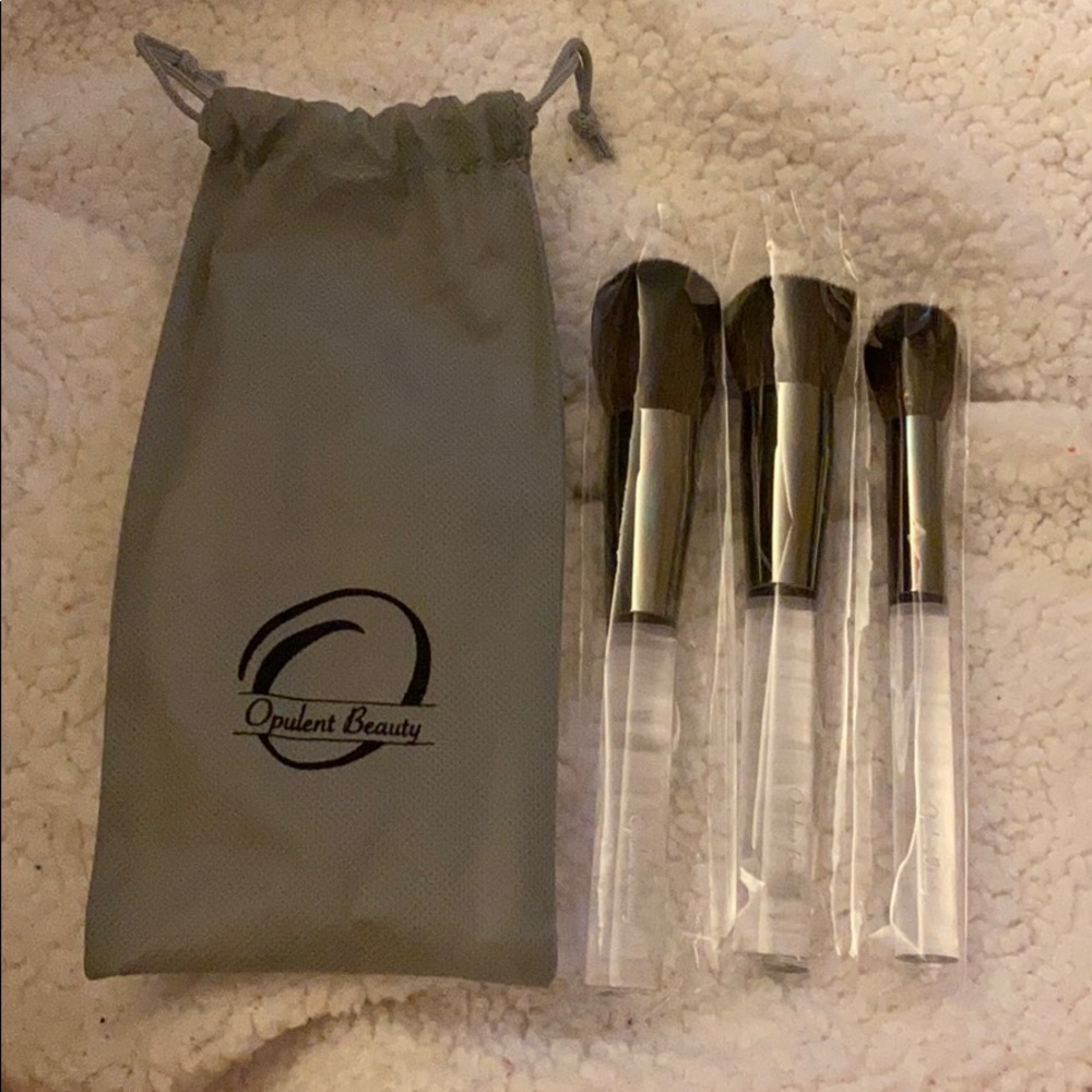 Opulent Beauty Crystal Clear 3- piece brush set